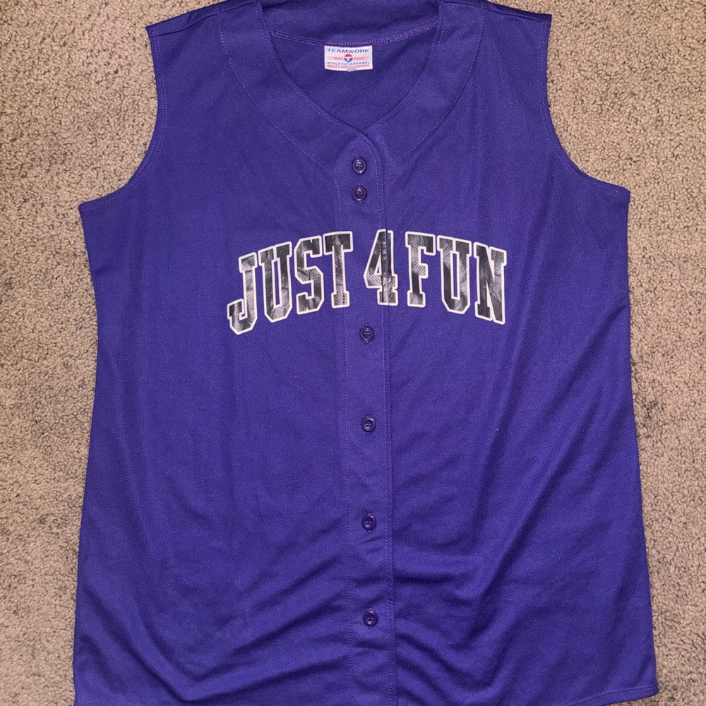 Men’s Purple Sleeveless Top. Size M